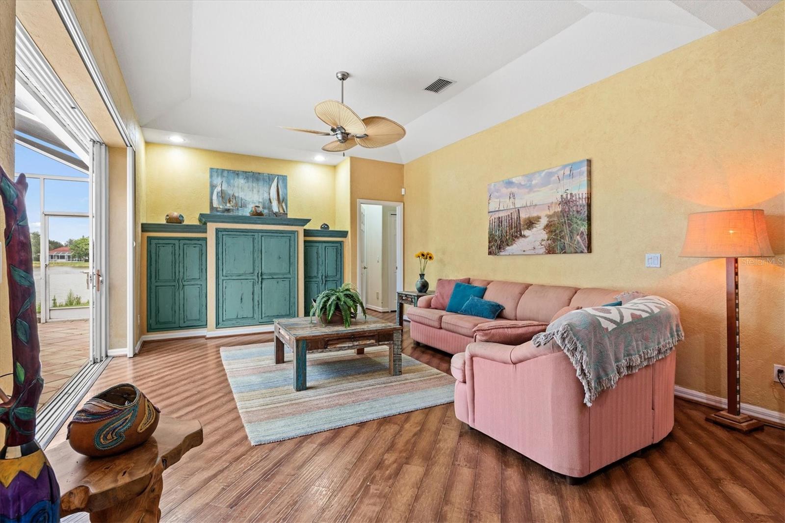 THREE OAKS - Residential