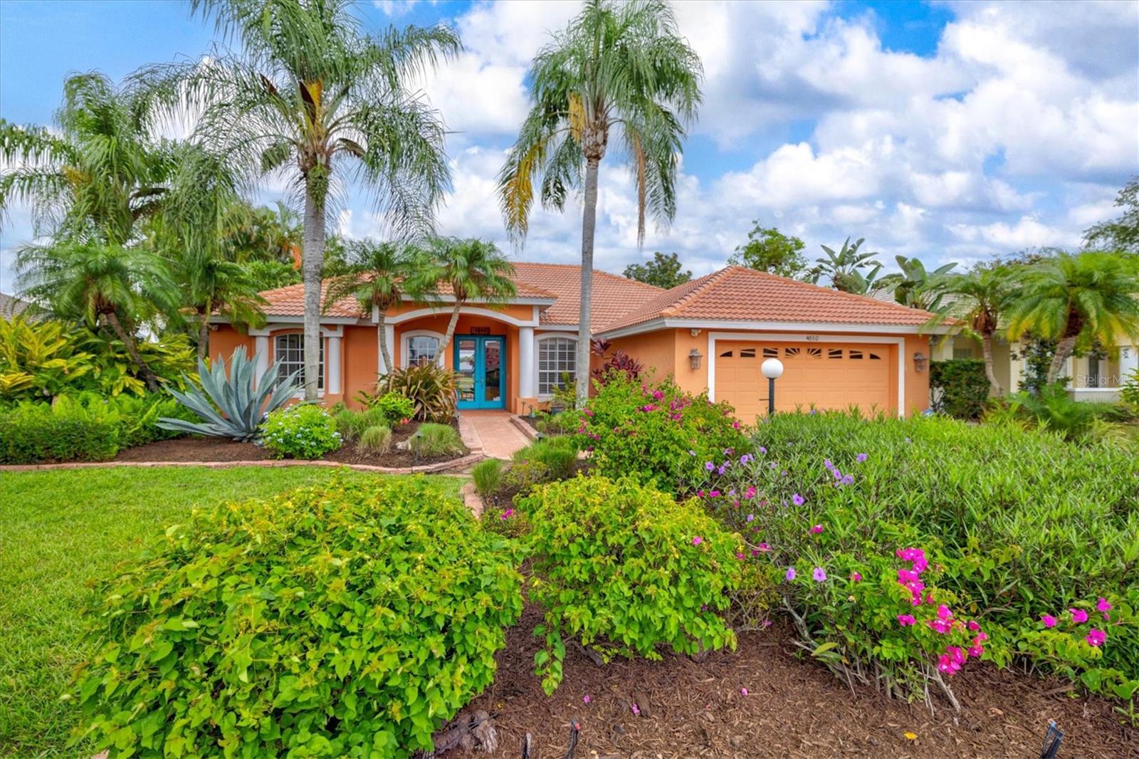 THREE OAKS - Residential