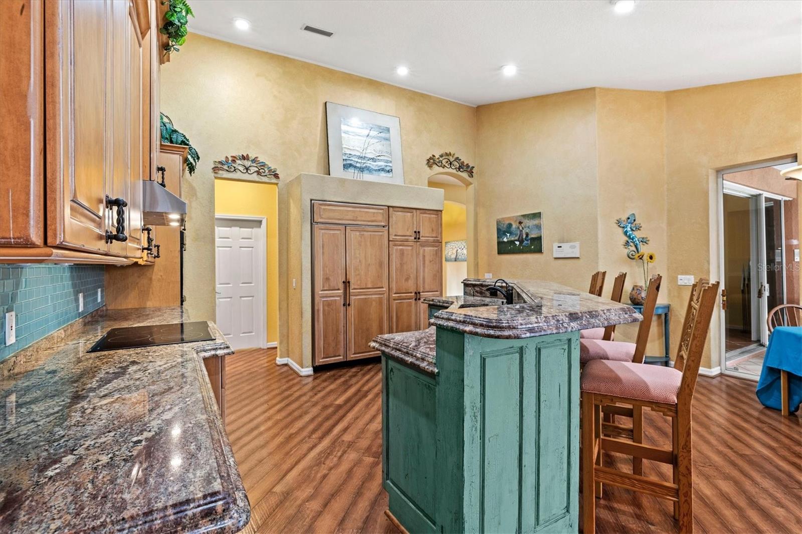 THREE OAKS - Residential