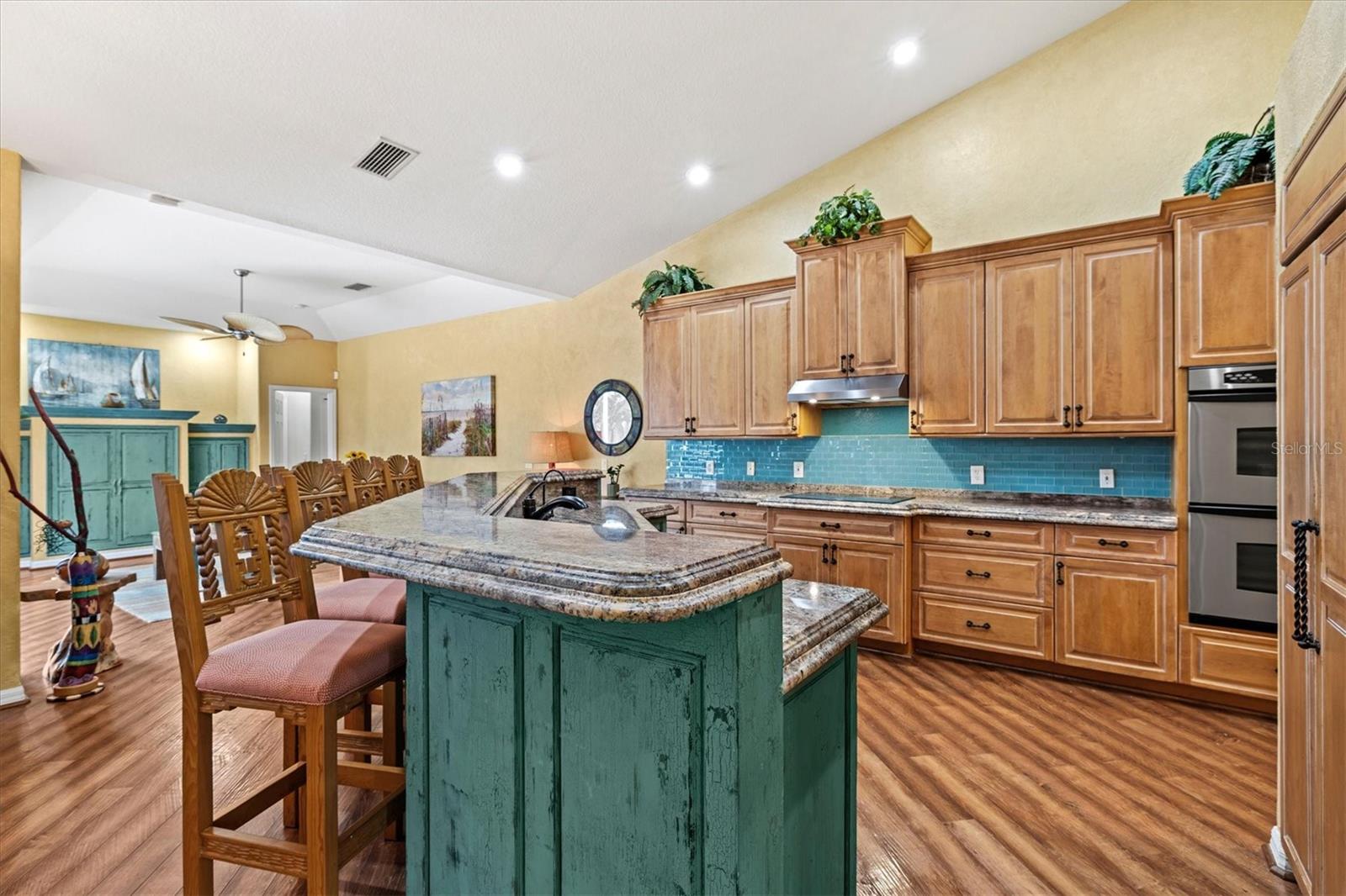THREE OAKS - Residential