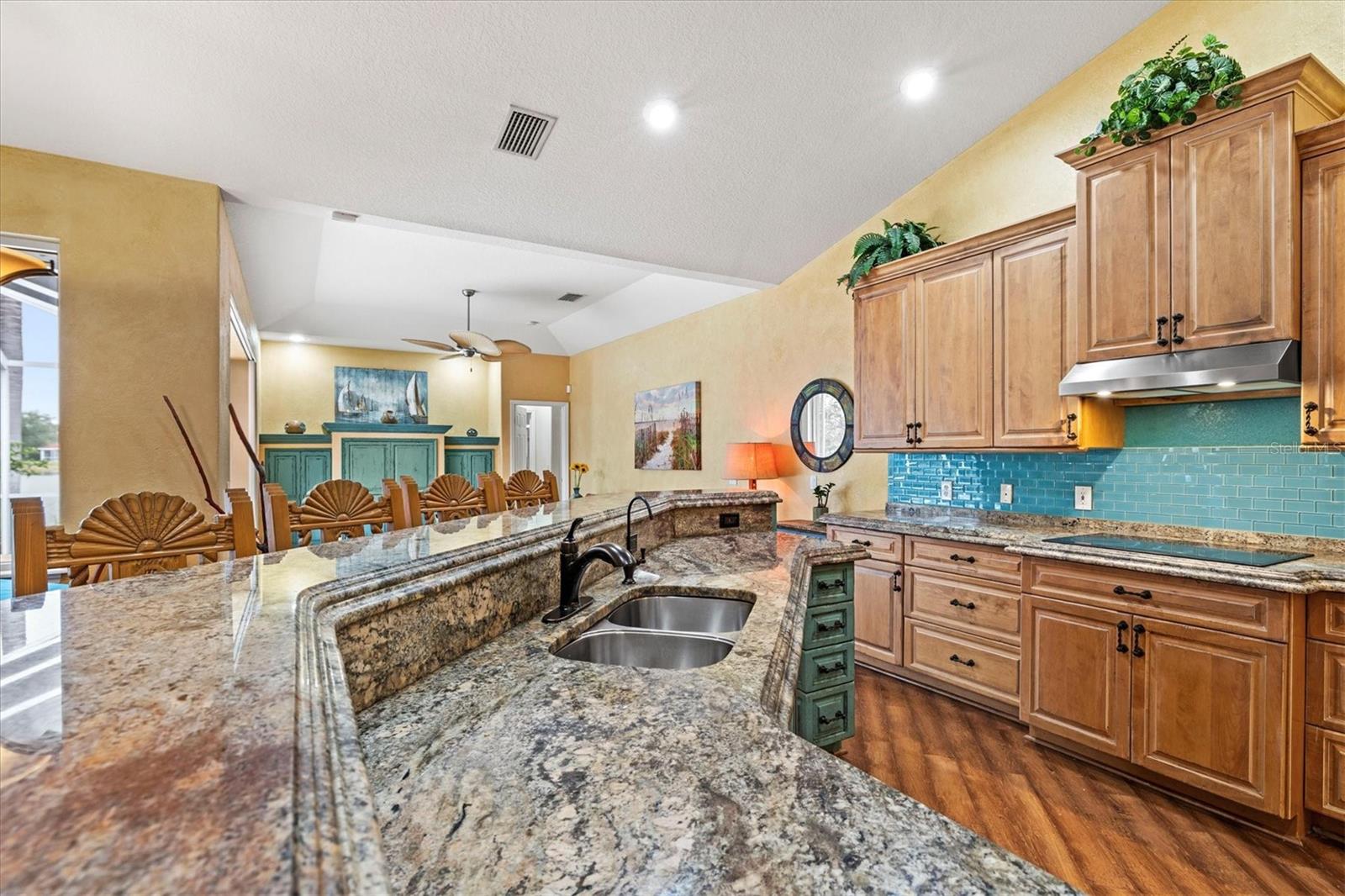 THREE OAKS - Residential