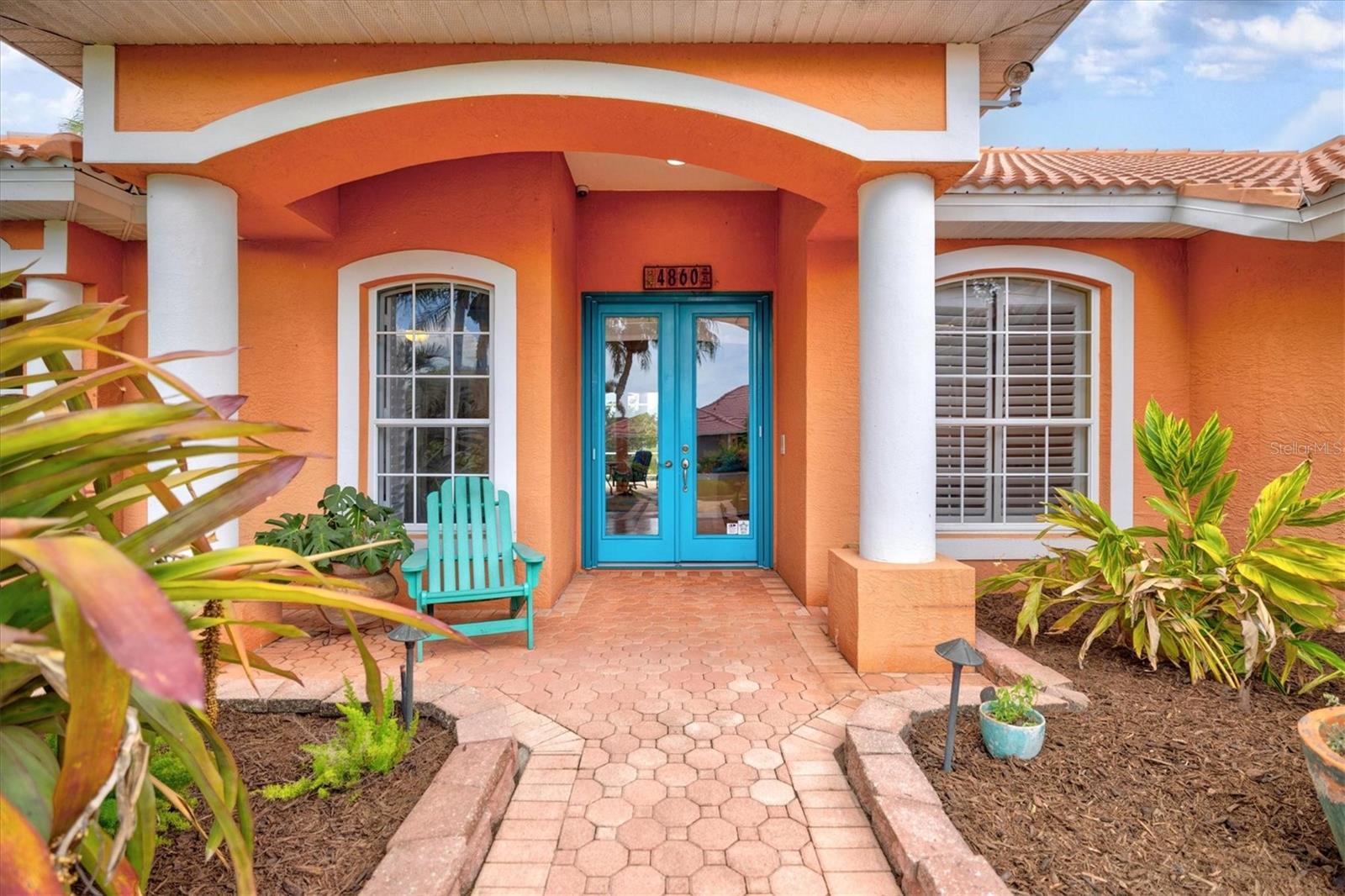 THREE OAKS - Residential