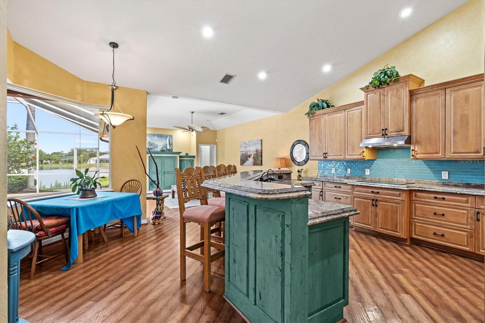 THREE OAKS - Residential