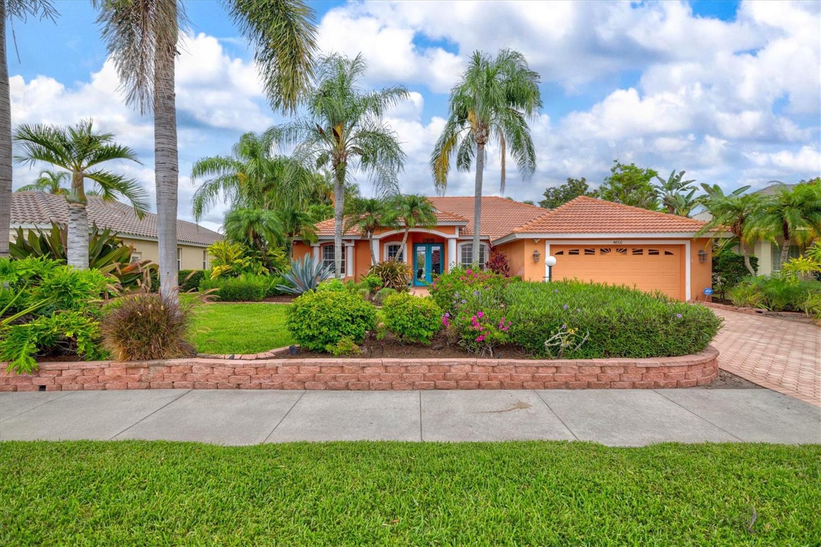 THREE OAKS - Residential