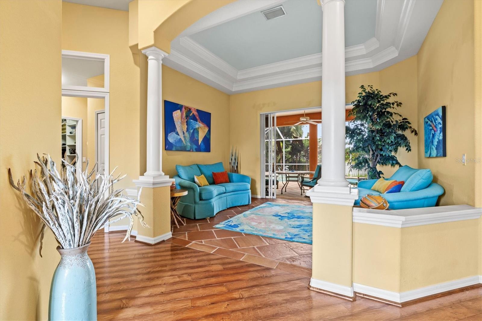 THREE OAKS - Residential