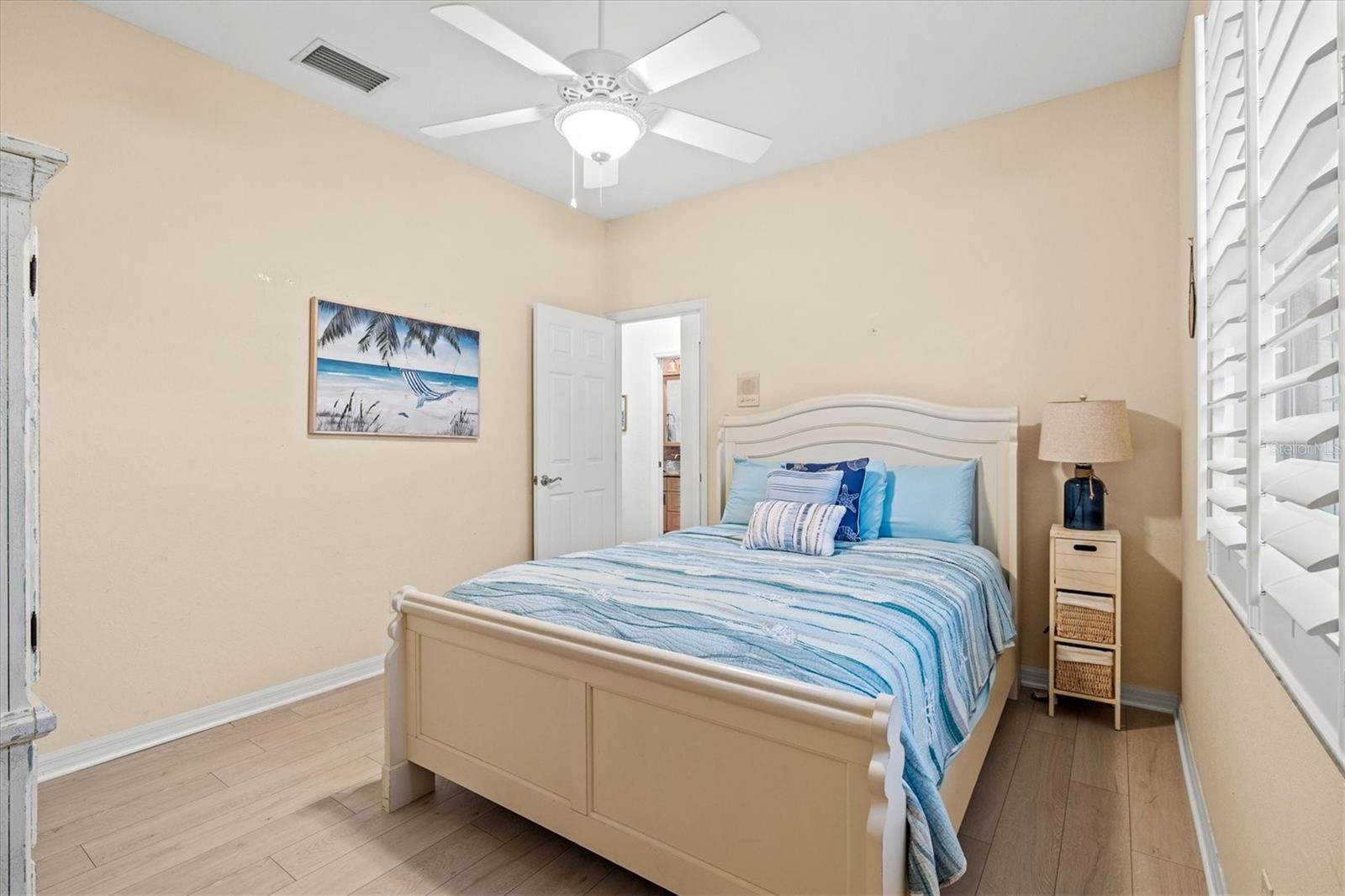 THREE OAKS - Residential