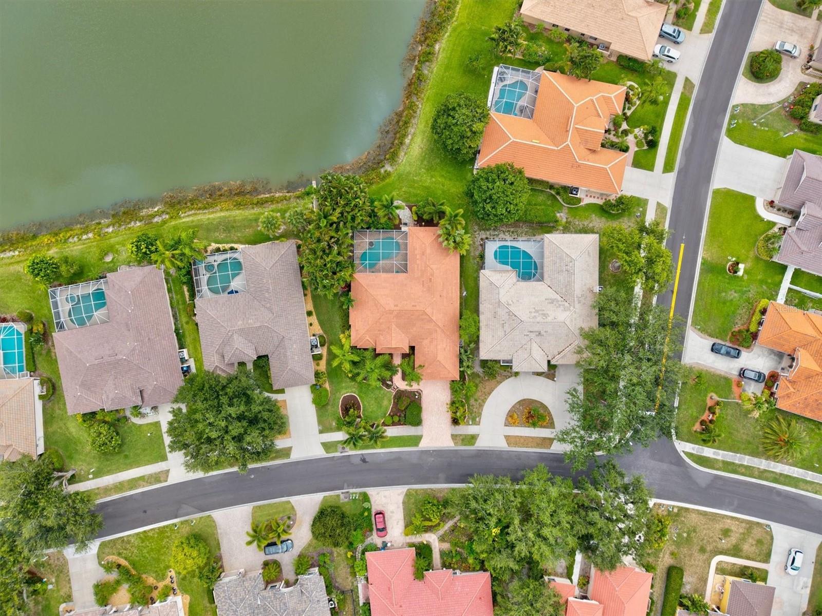 THREE OAKS - Residential