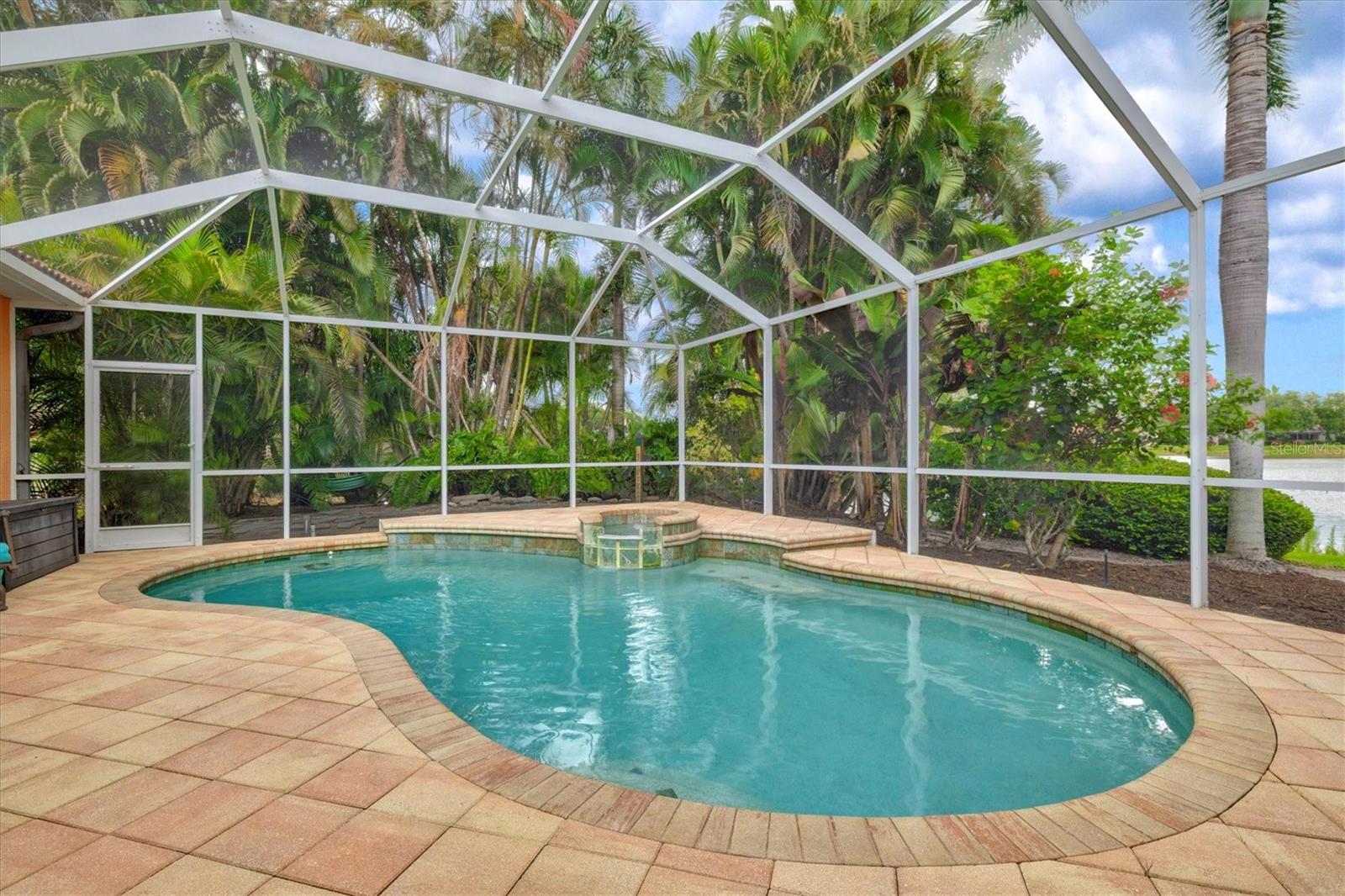 THREE OAKS - Residential