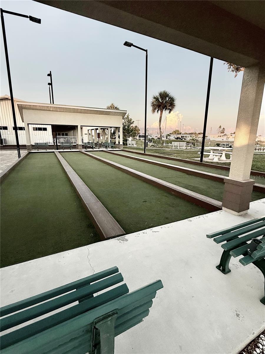COUNTRY CLUB ESTATES - Residential