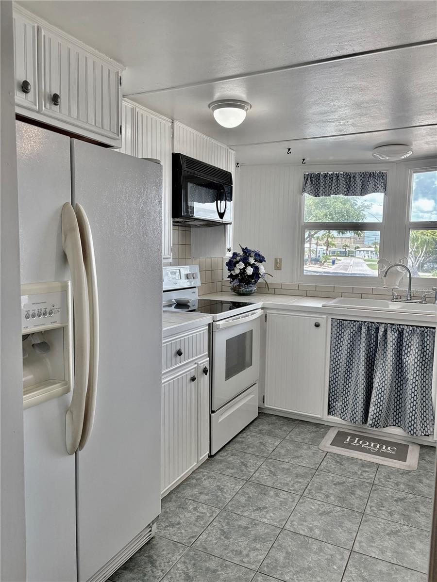COUNTRY CLUB ESTATES - Residential