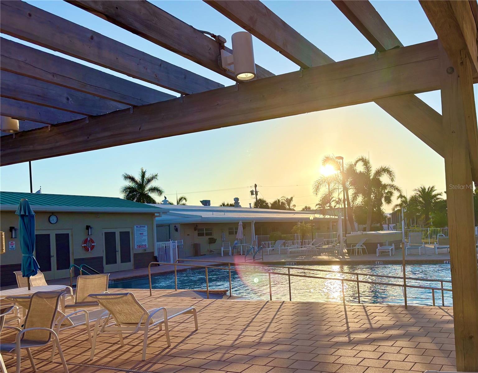 COUNTRY CLUB ESTATES - Residential