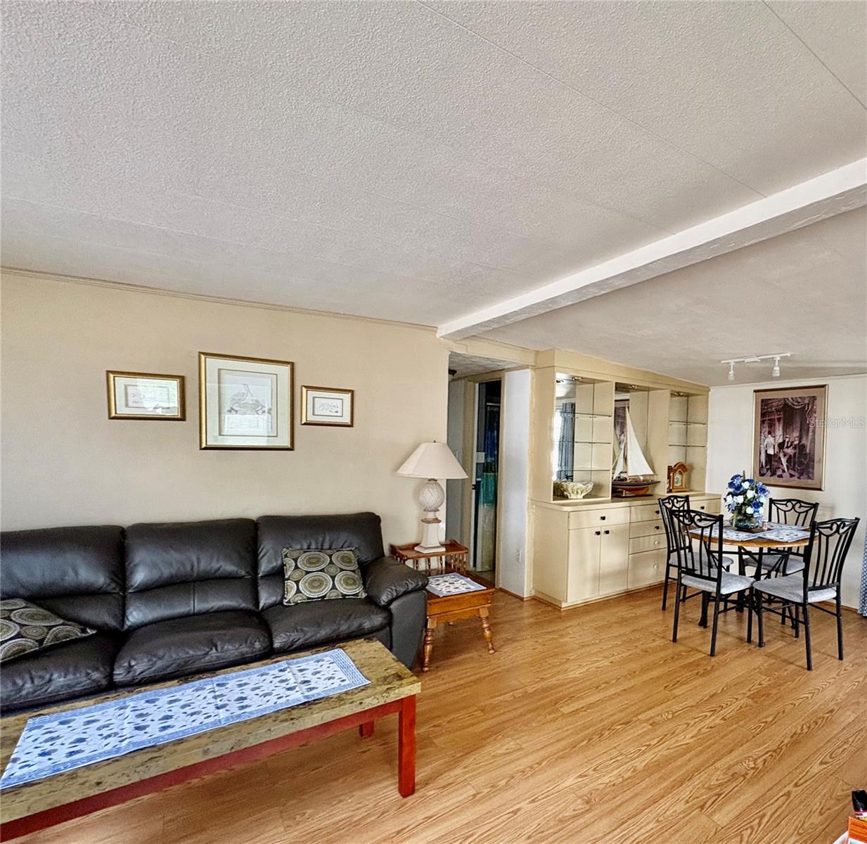 COUNTRY CLUB ESTATES - Residential