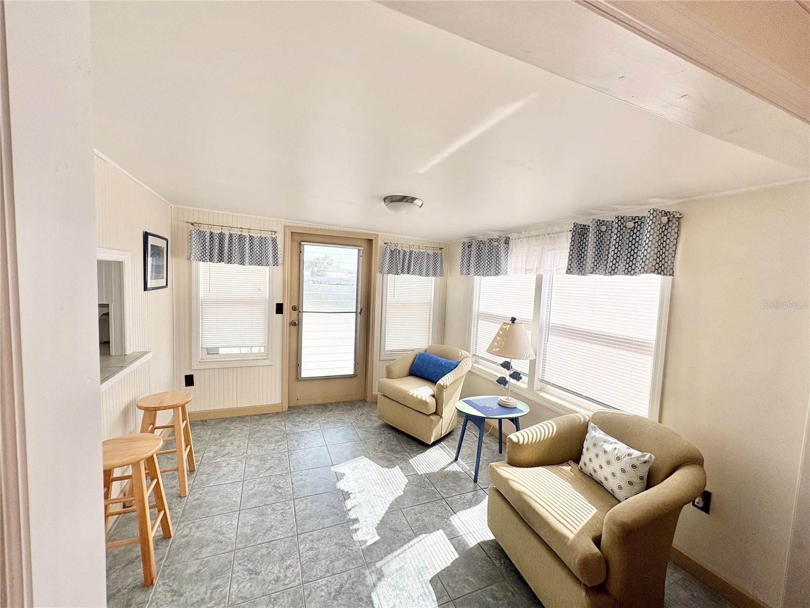 COUNTRY CLUB ESTATES - Residential