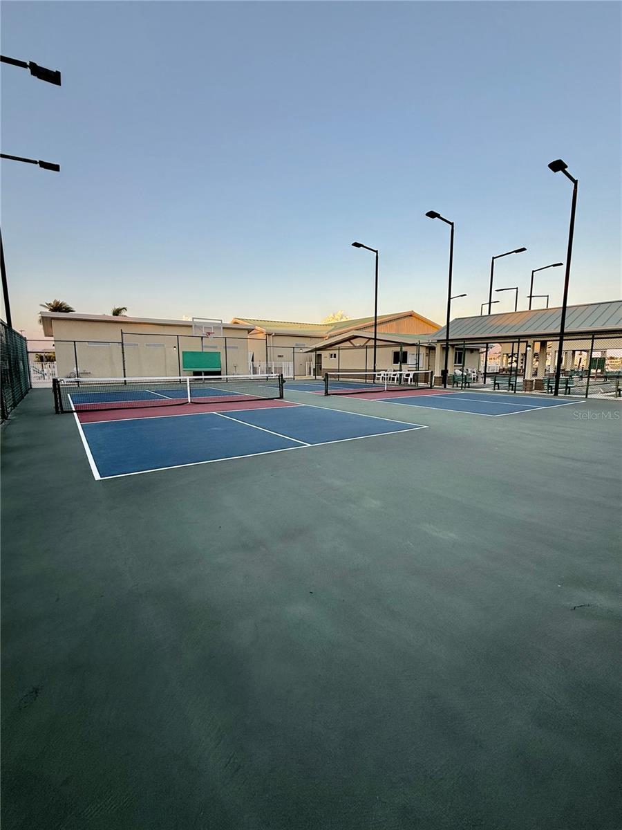 COUNTRY CLUB ESTATES - Residential