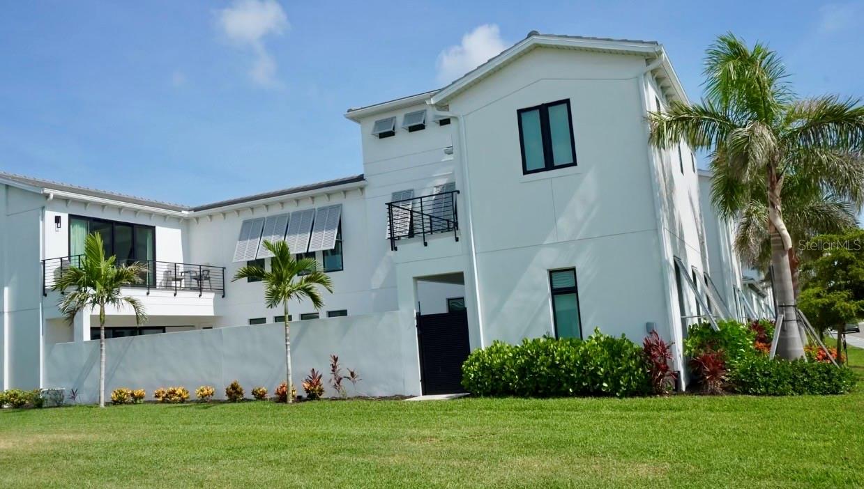 AQUA LAGOON - Residential