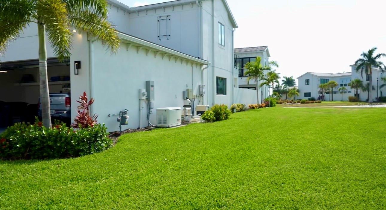 AQUA LAGOON - Residential