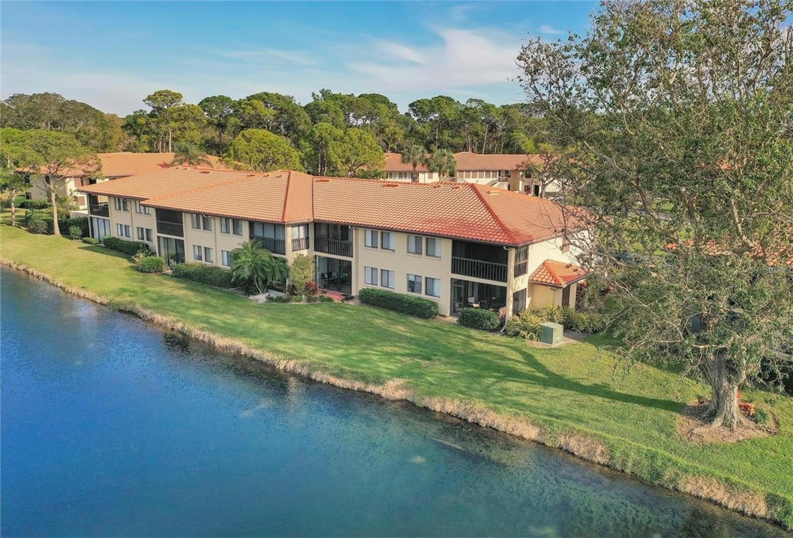 VILLAGE LAKE - Residential