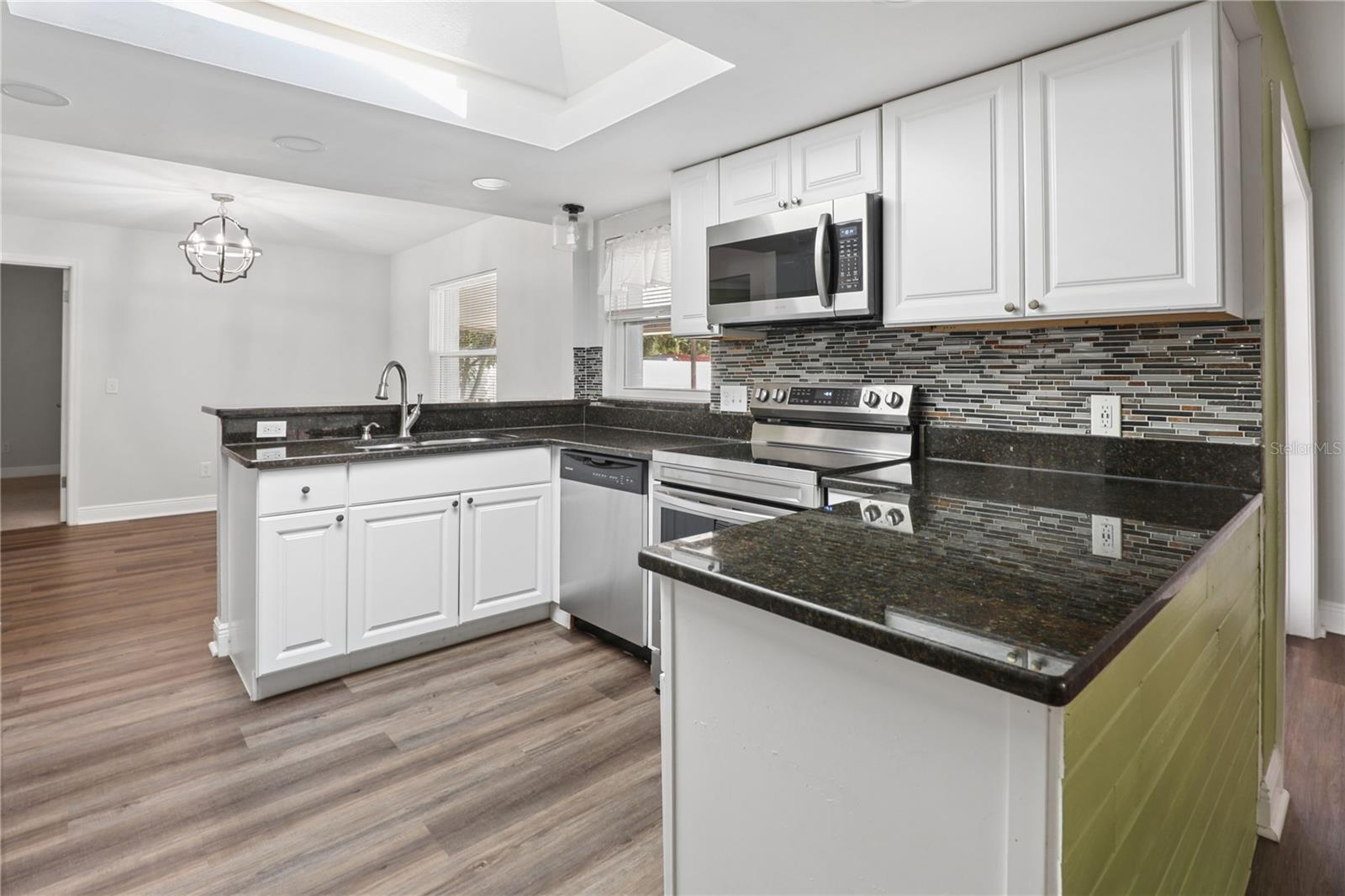 DOVER MANOR - Residential