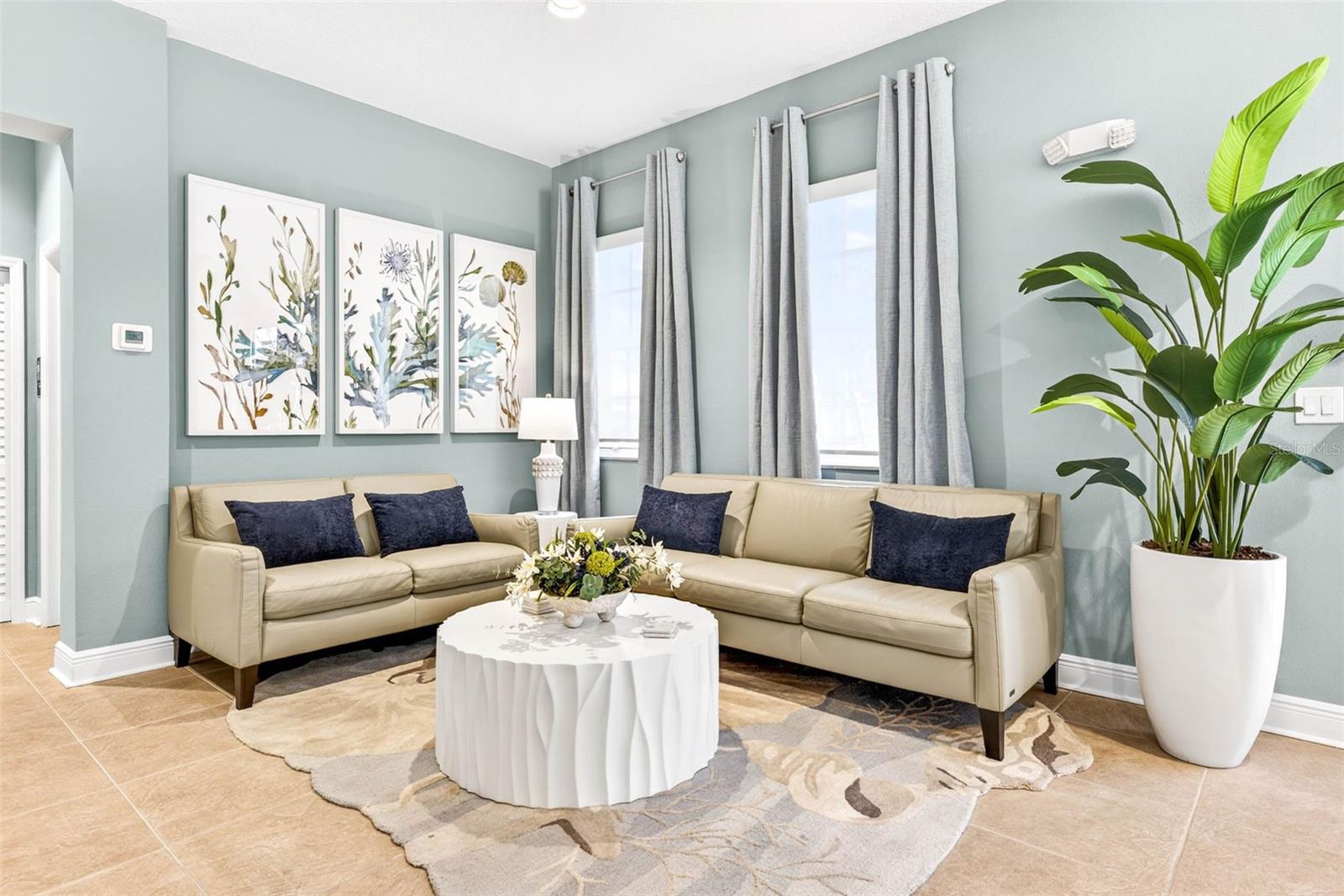 LAS FLORES CONDO - Residential