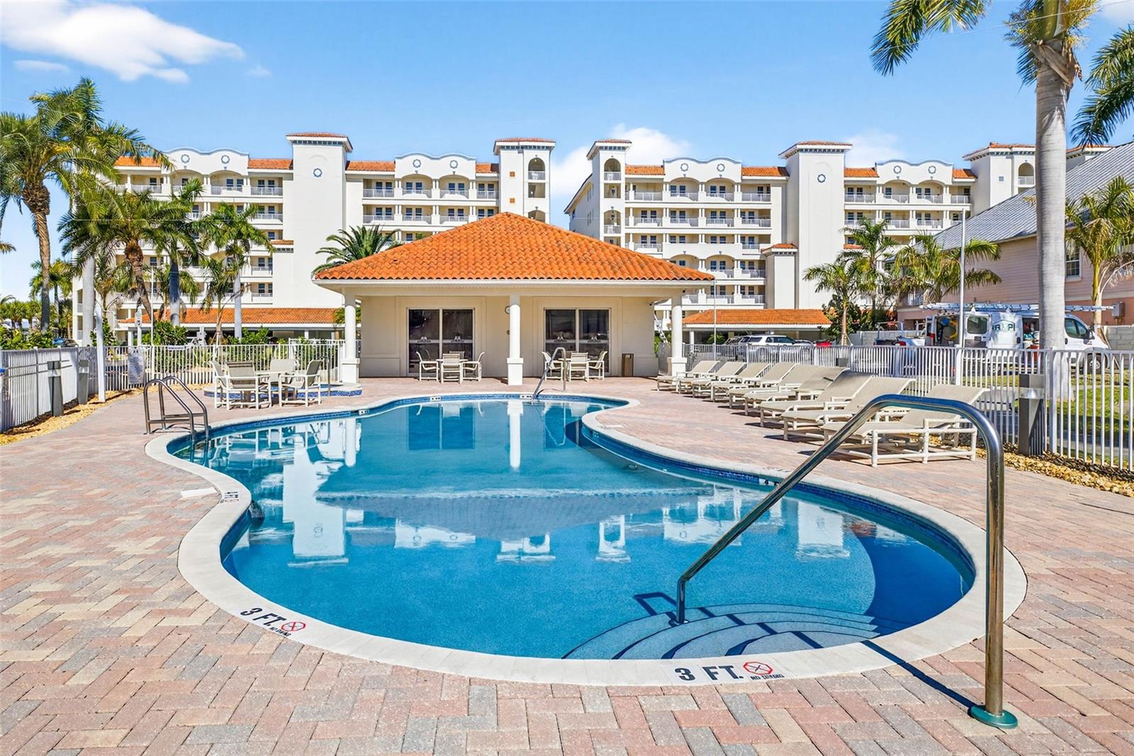 LAS FLORES CONDO - Residential