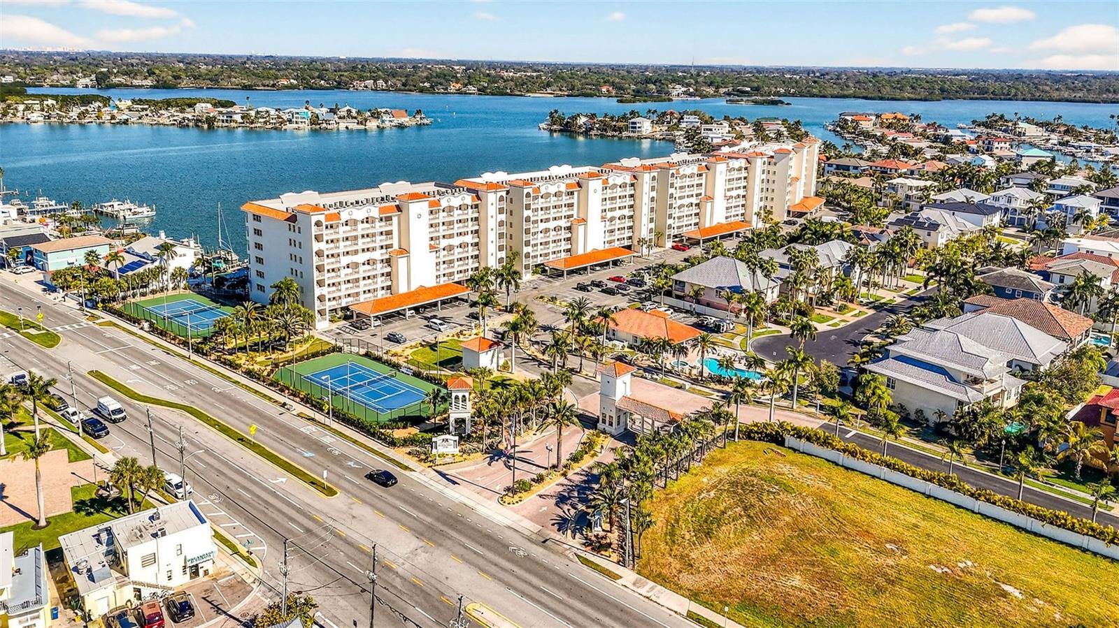 LAS FLORES CONDO - Residential
