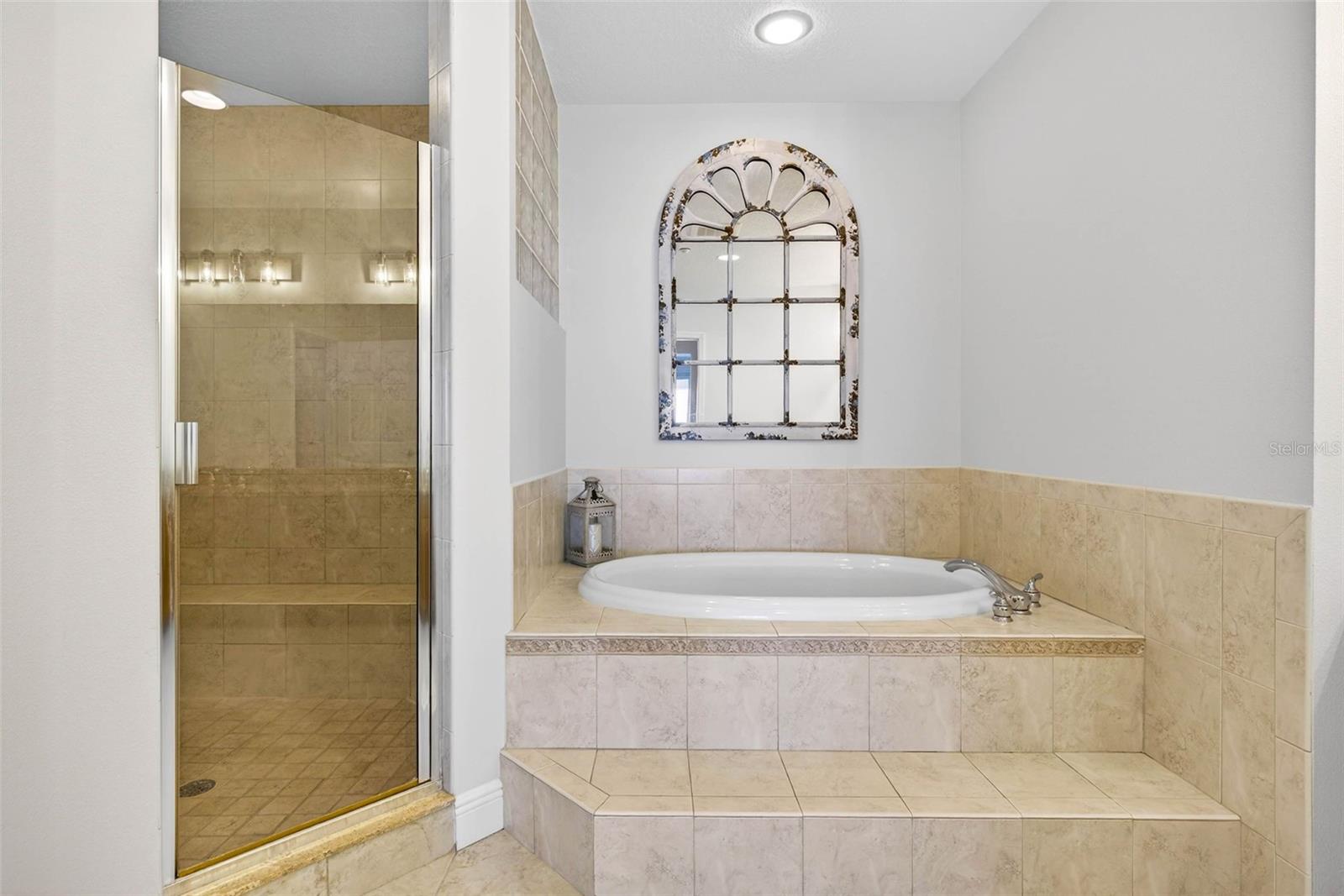 LAS FLORES CONDO - Residential