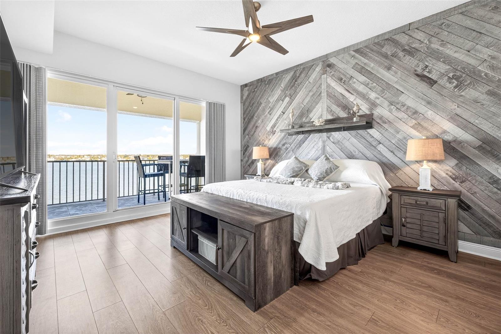 LAS FLORES CONDO - Residential