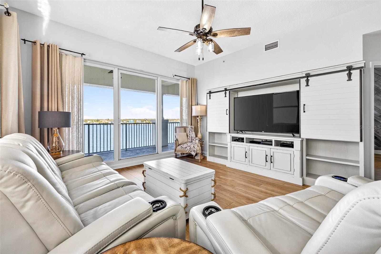 LAS FLORES CONDO - Residential