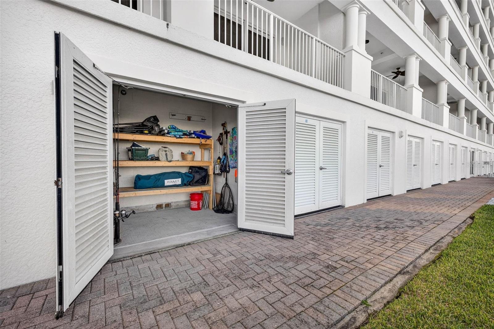 LAS FLORES CONDO - Residential