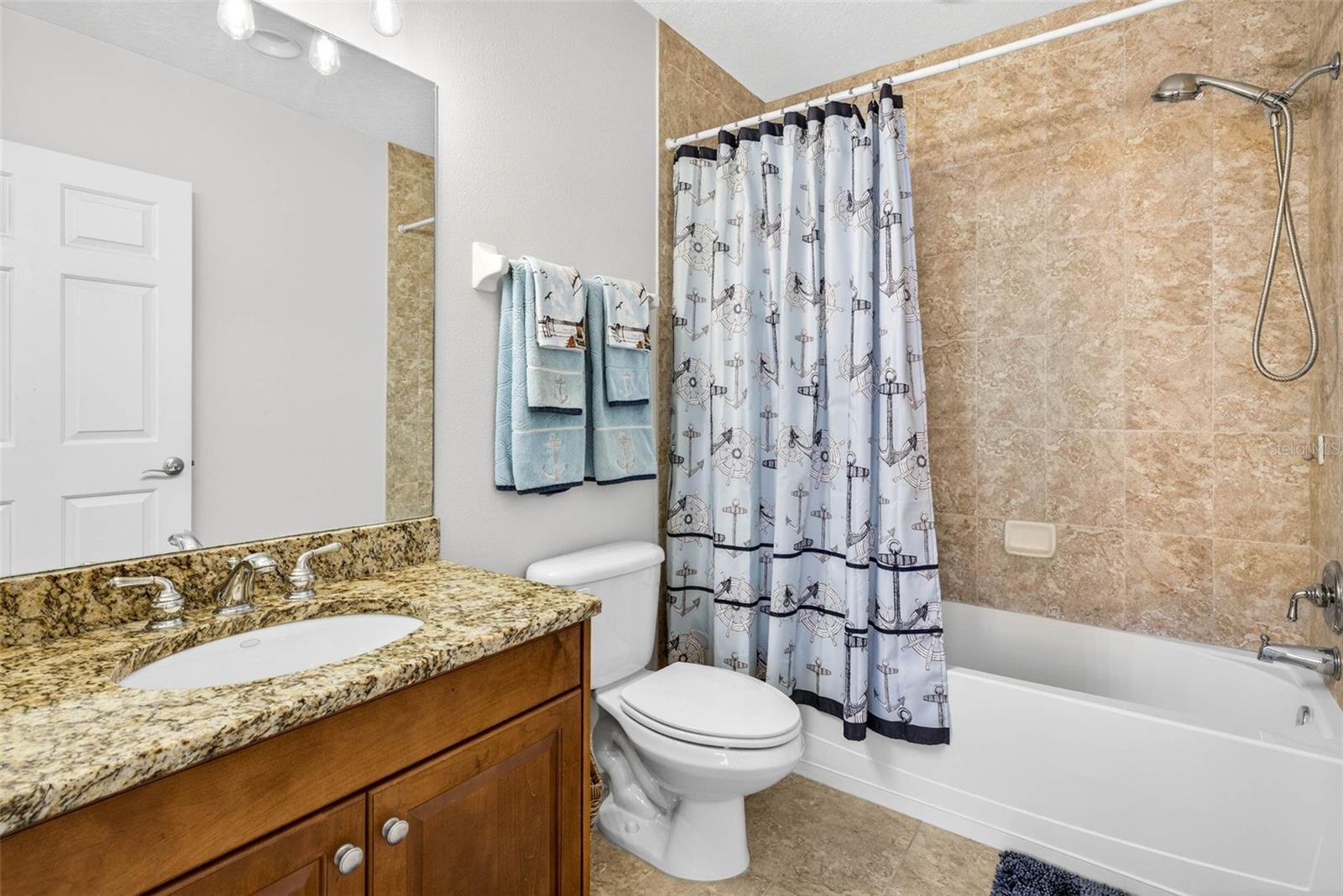 LAS FLORES CONDO - Residential