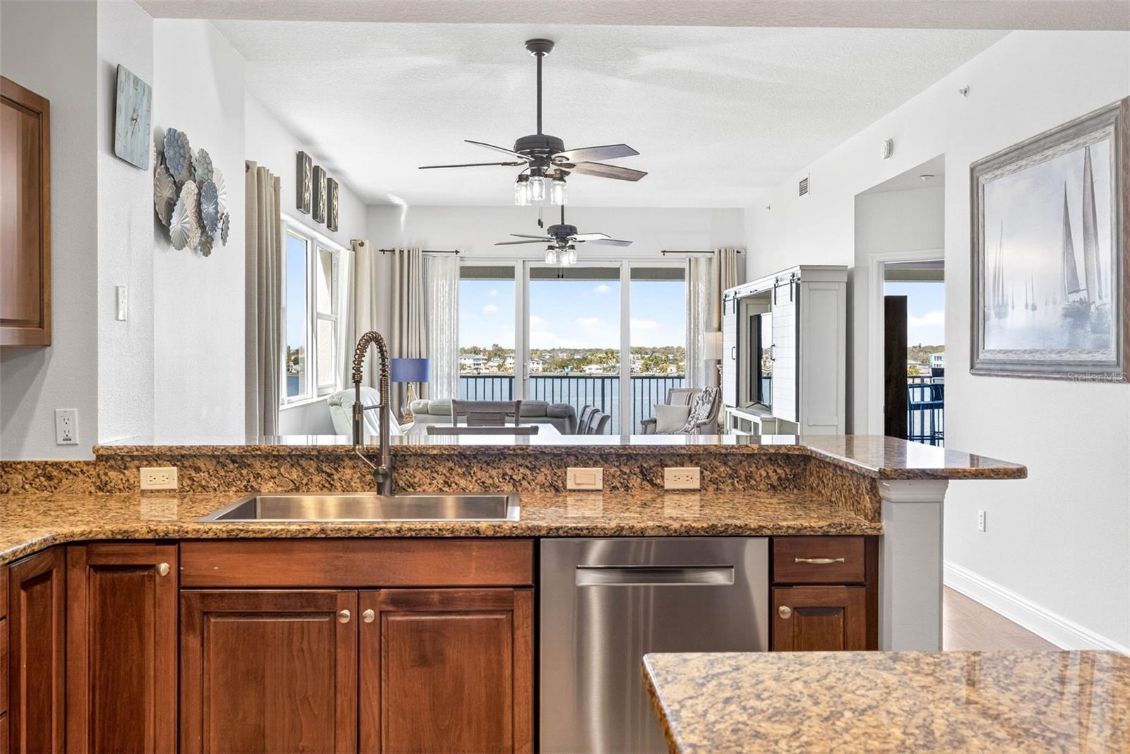 LAS FLORES CONDO - Residential