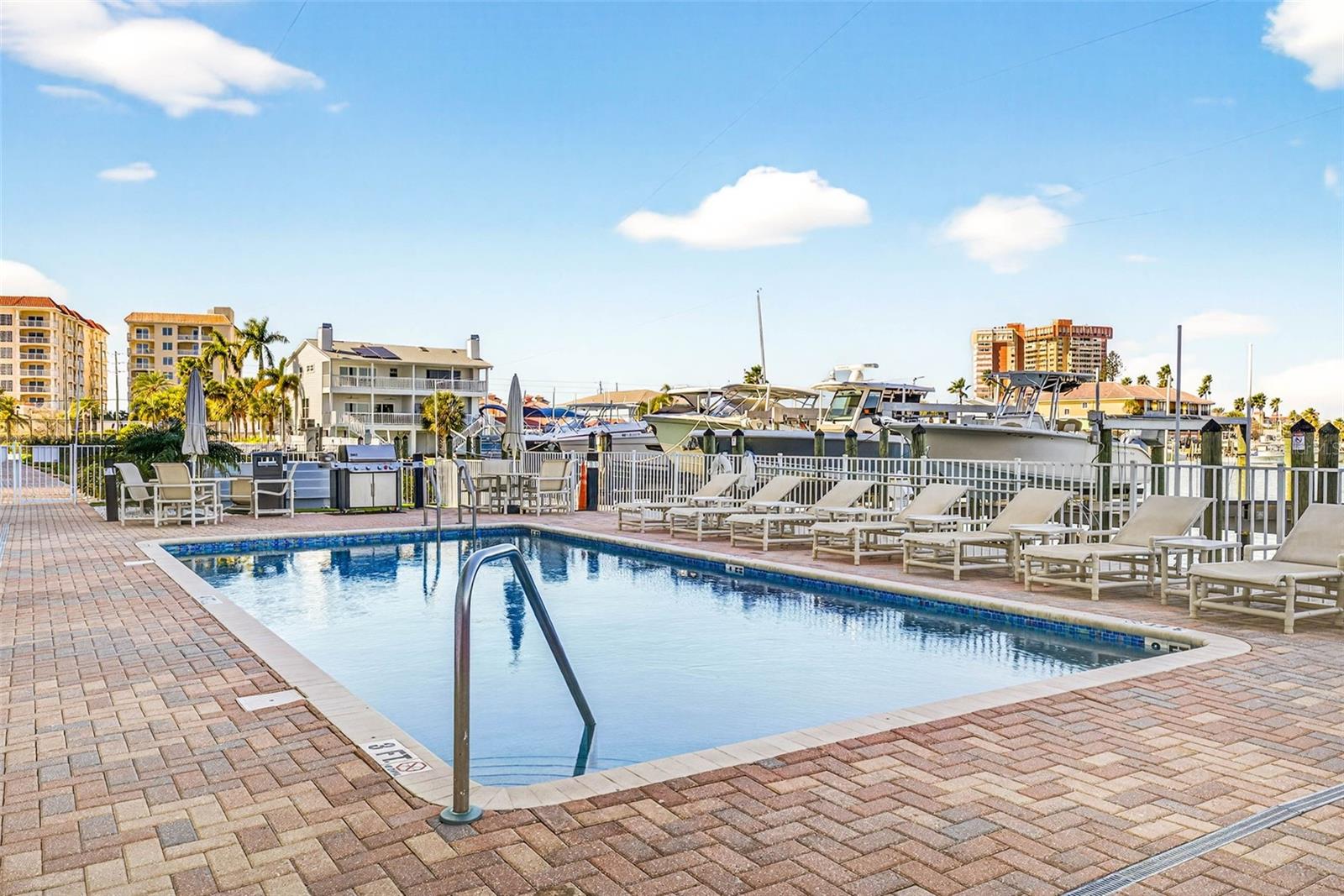 LAS FLORES CONDO - Residential