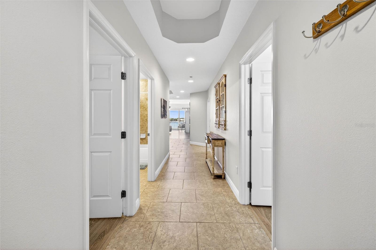 LAS FLORES CONDO - Residential