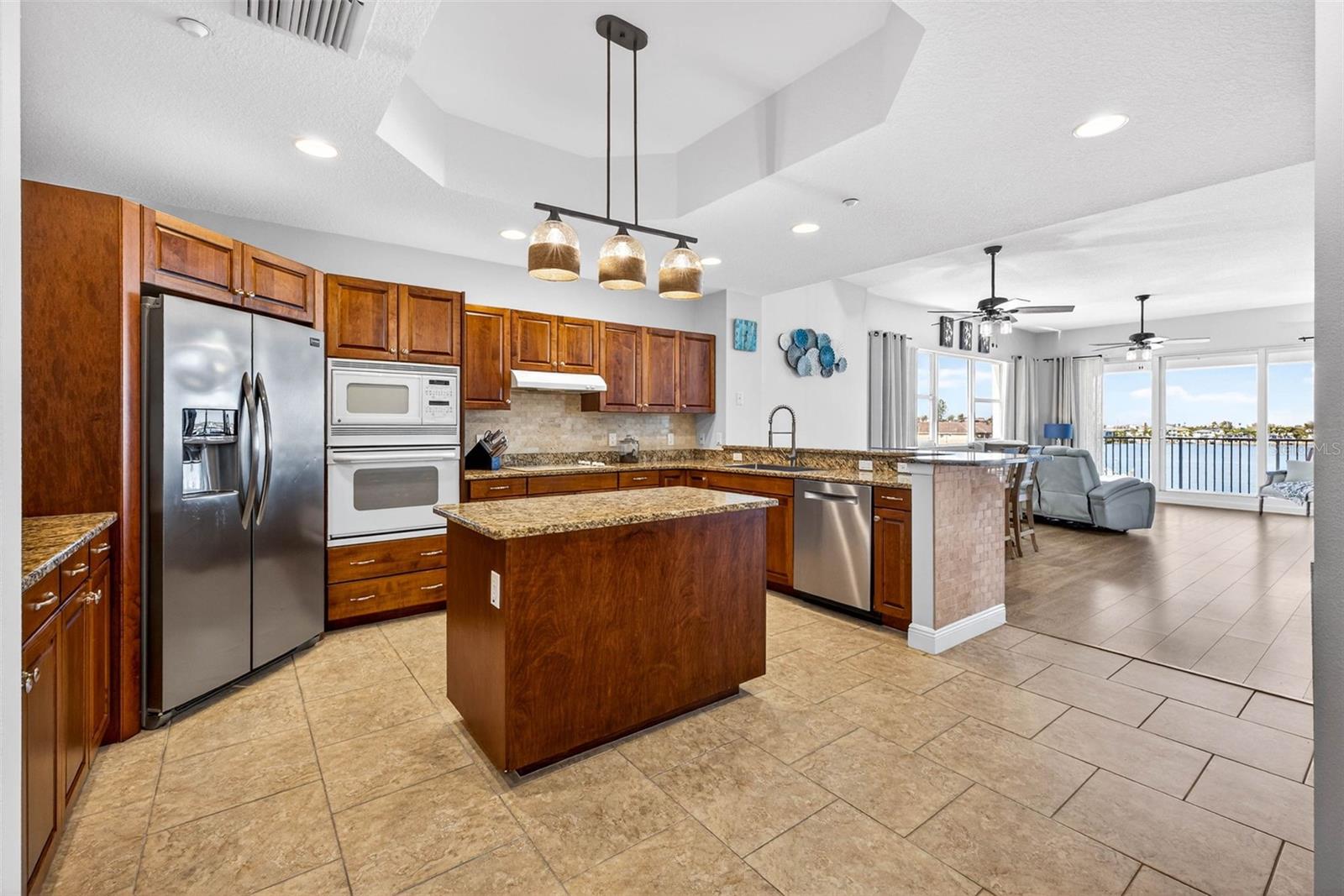 LAS FLORES CONDO - Residential