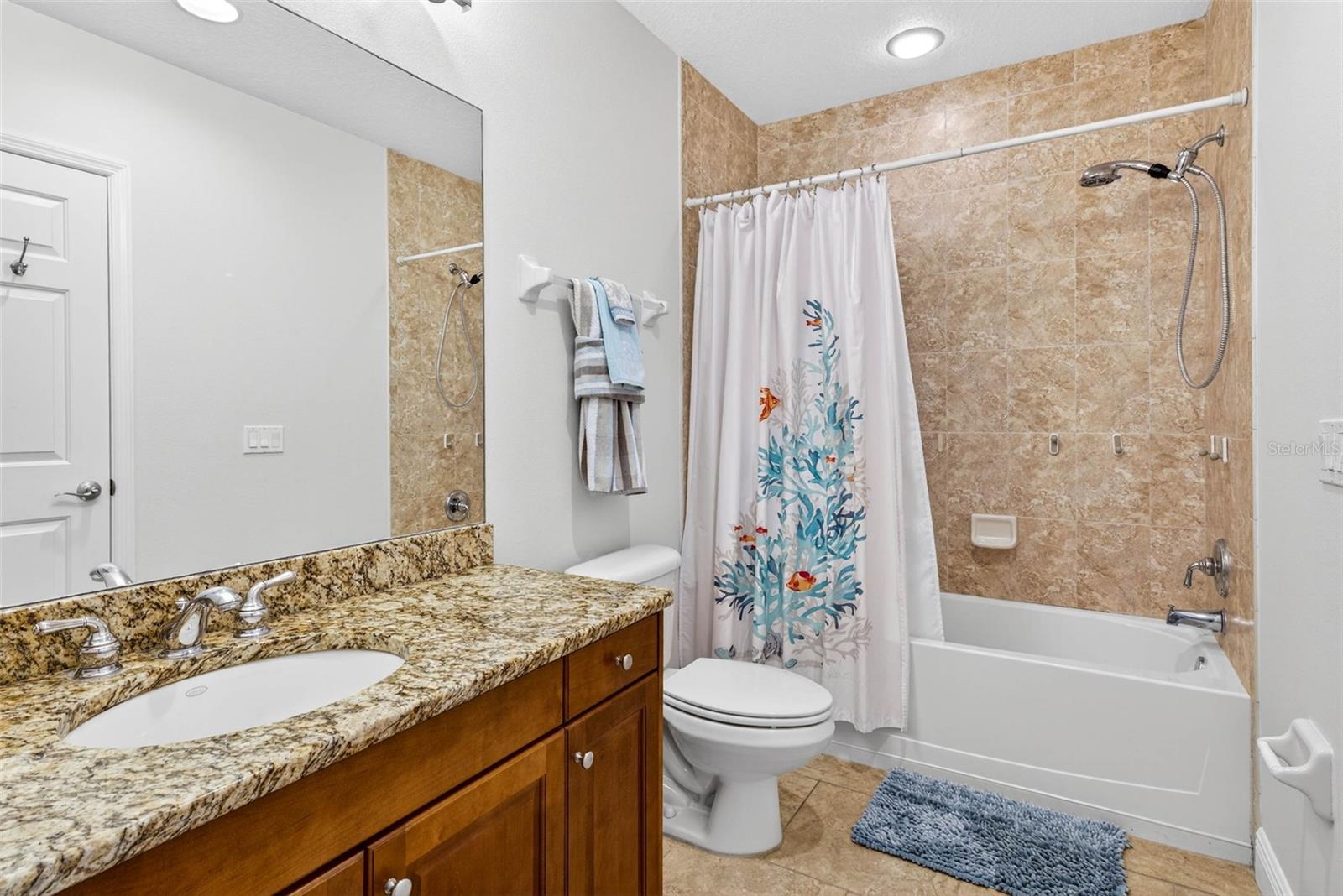 LAS FLORES CONDO - Residential