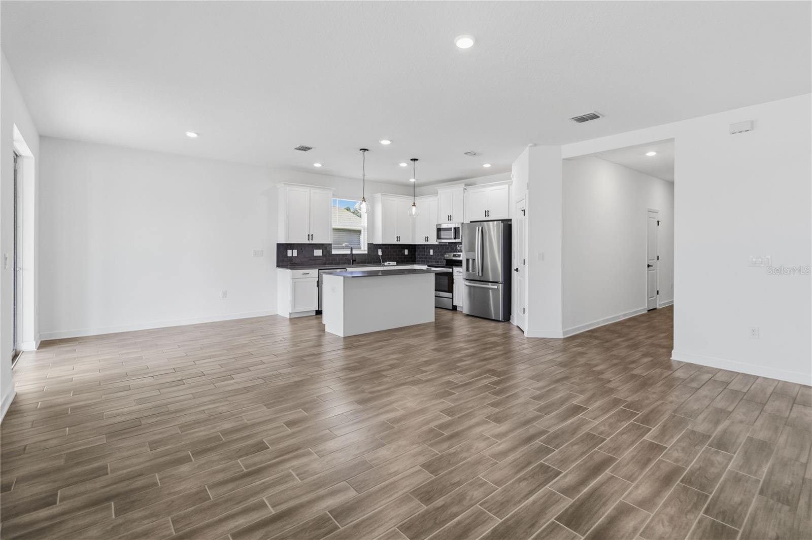 ARDEN PARK NORTH PH 5 - Residential Lease