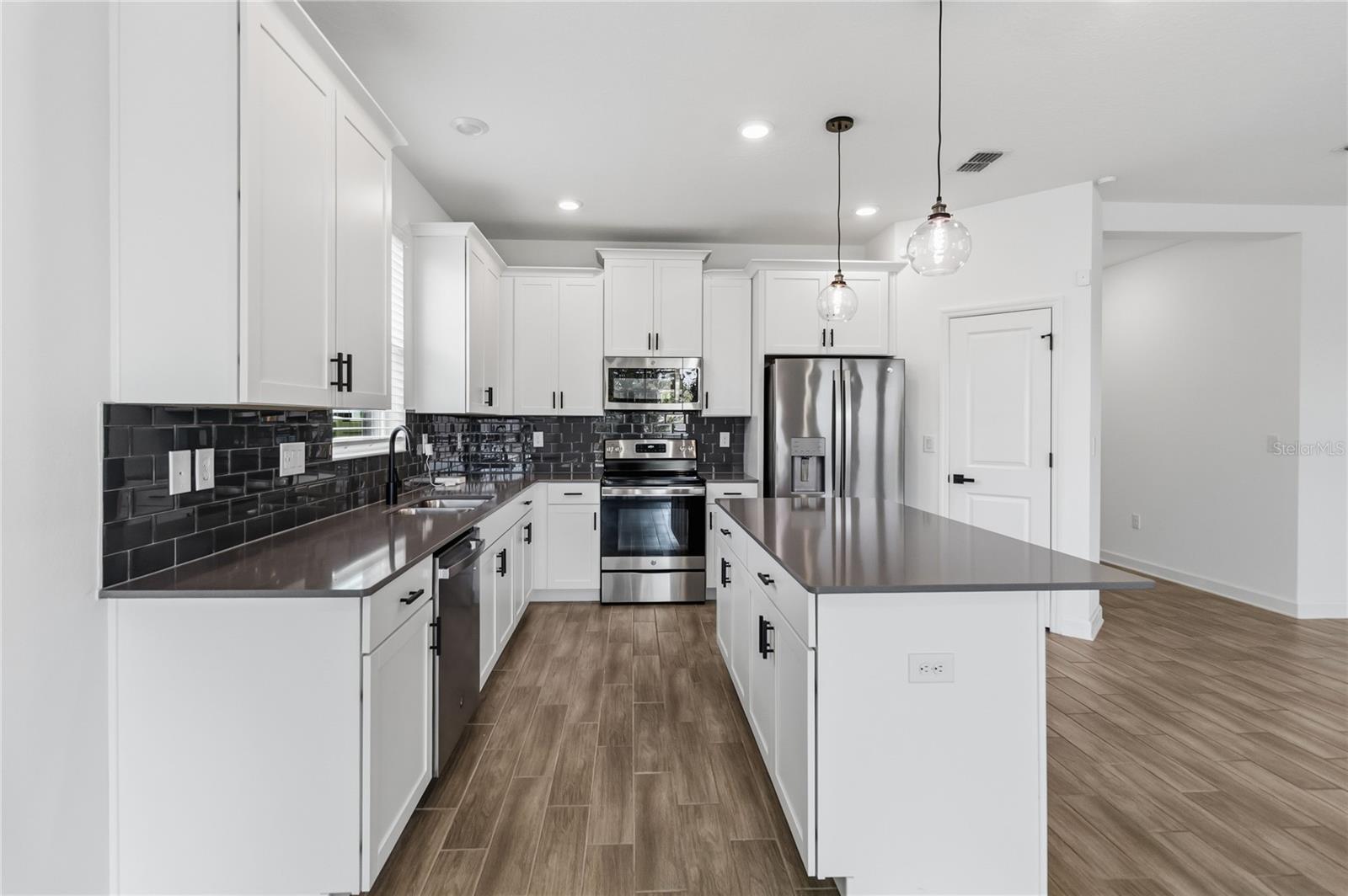 ARDEN PARK NORTH PH 5 - Residential Lease