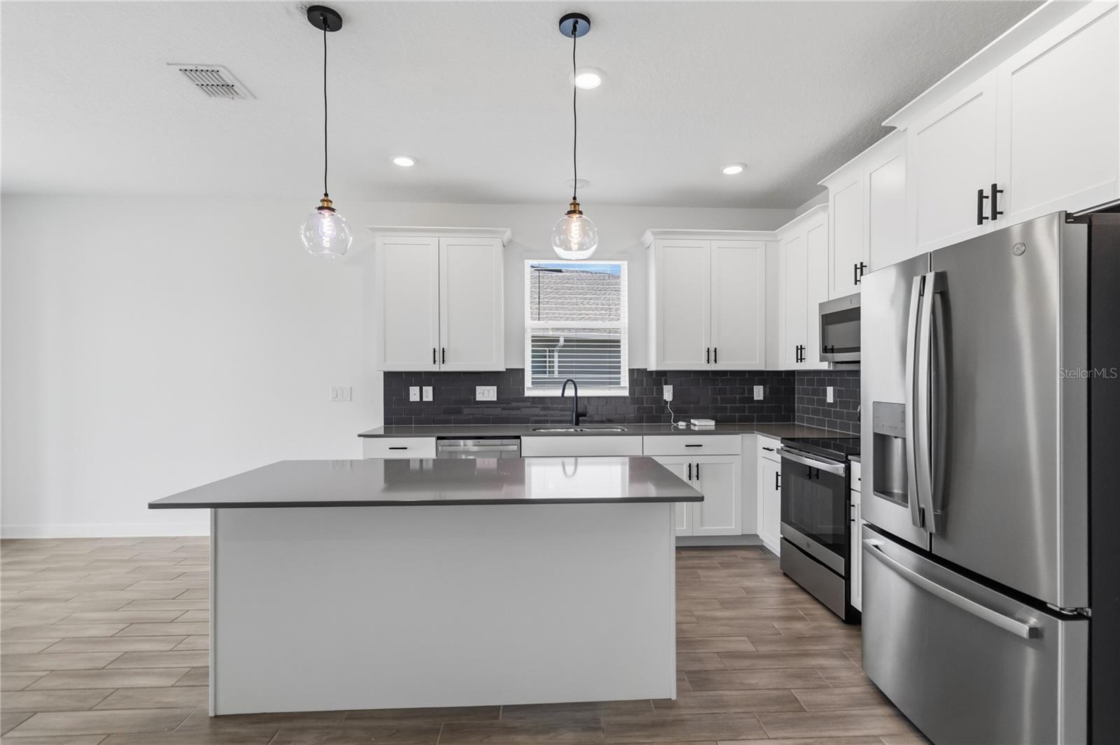 ARDEN PARK NORTH PH 5 - Residential Lease