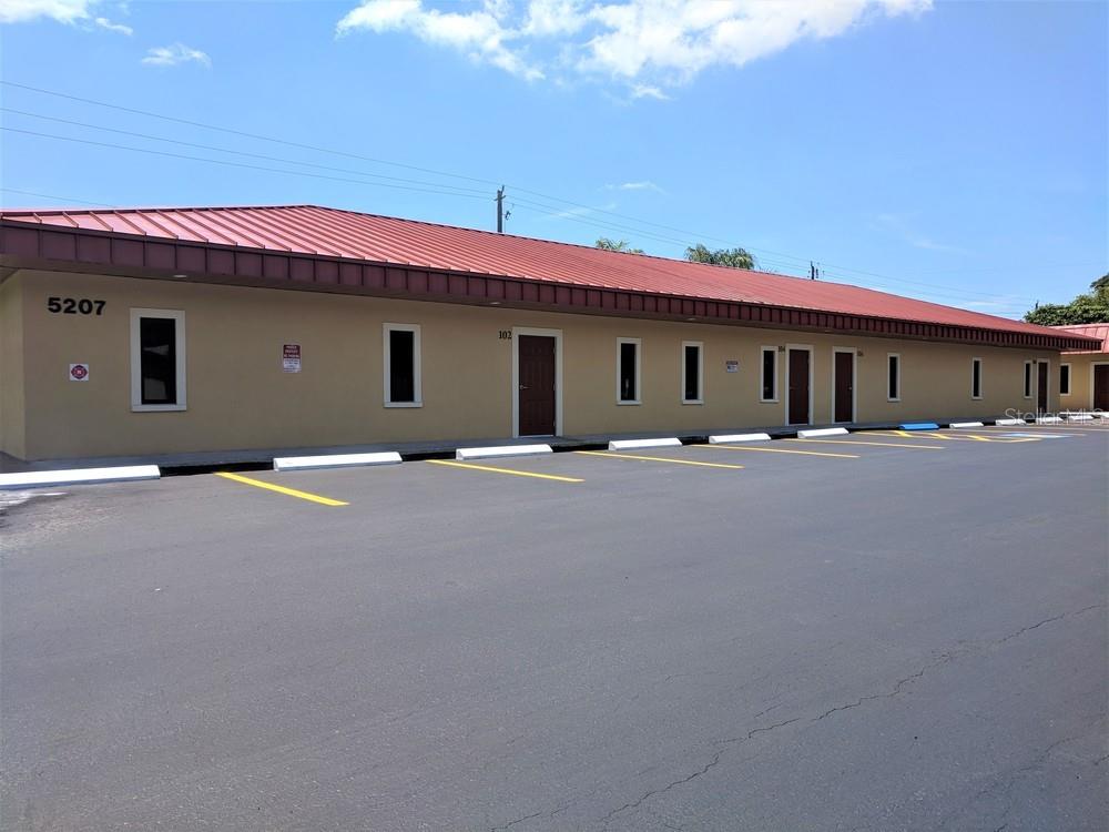 Centrally located, newer office space in Bradenton for Lease. This building is located on 26th Street, just off of busy 53rd Ave (State Road 70) providing easy access from the North or South. Premium potential here for Medical, Financial, Insurance or other Professional Tenants.

With approximately 8,386 households located within a 1 mile radius of the property as well as the proximity to State College of Florida, Manatee Technical college, and IMG Academy; the quantity of potential clientele gives you the opportunity to grow your business to a new height.
