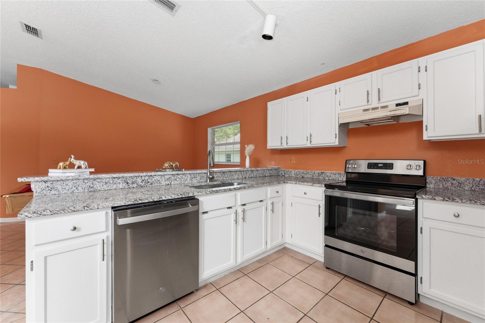 PEMBROOKE - Residential Lease