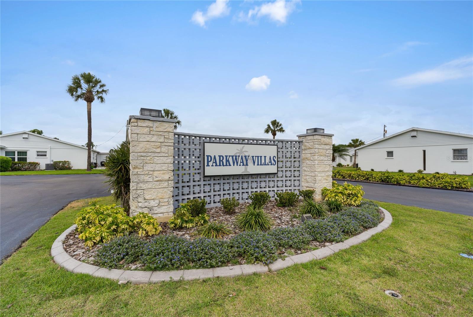 PARKWAY VILLAS - Residential
