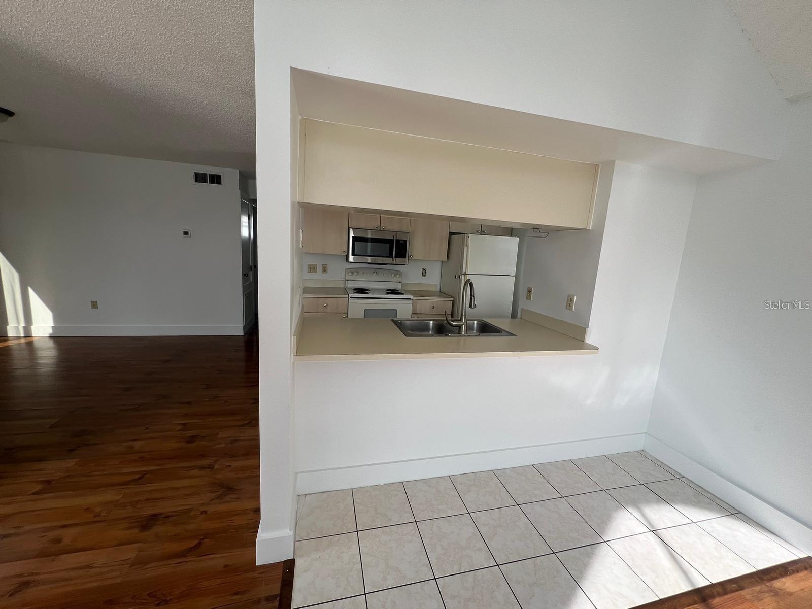 SHADOW BAY VILLAS - Residential Lease