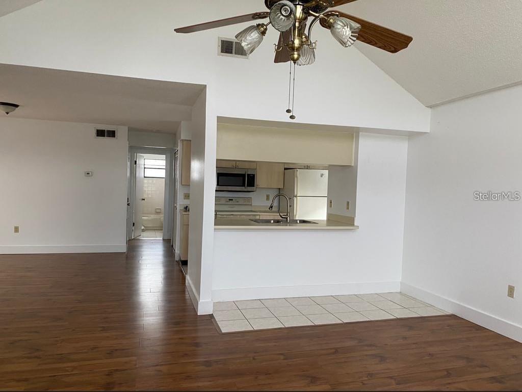 SHADOW BAY VILLAS - Residential Lease