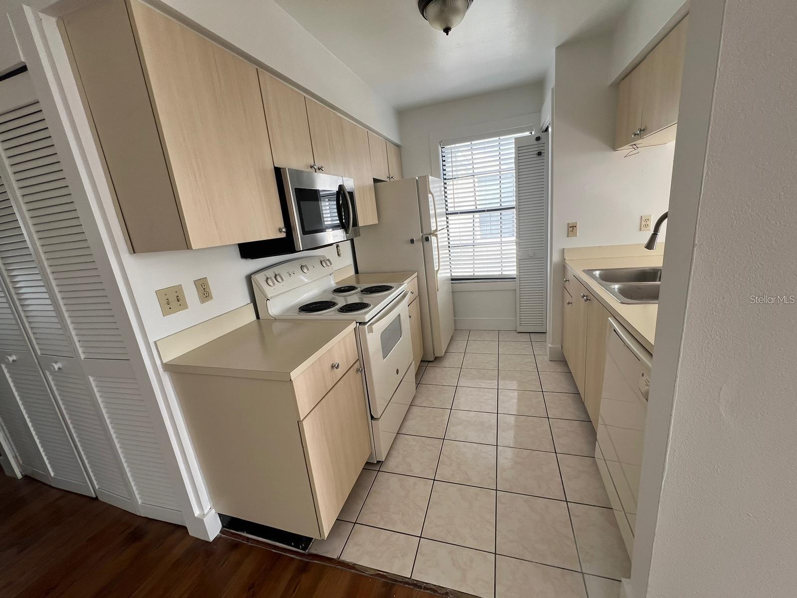 SHADOW BAY VILLAS - Residential Lease
