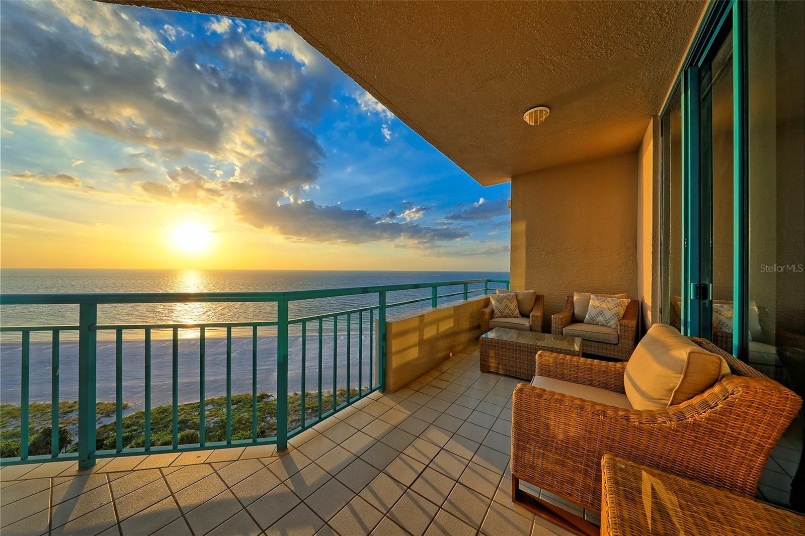 ULTIMAR THREE CONDO - Residential