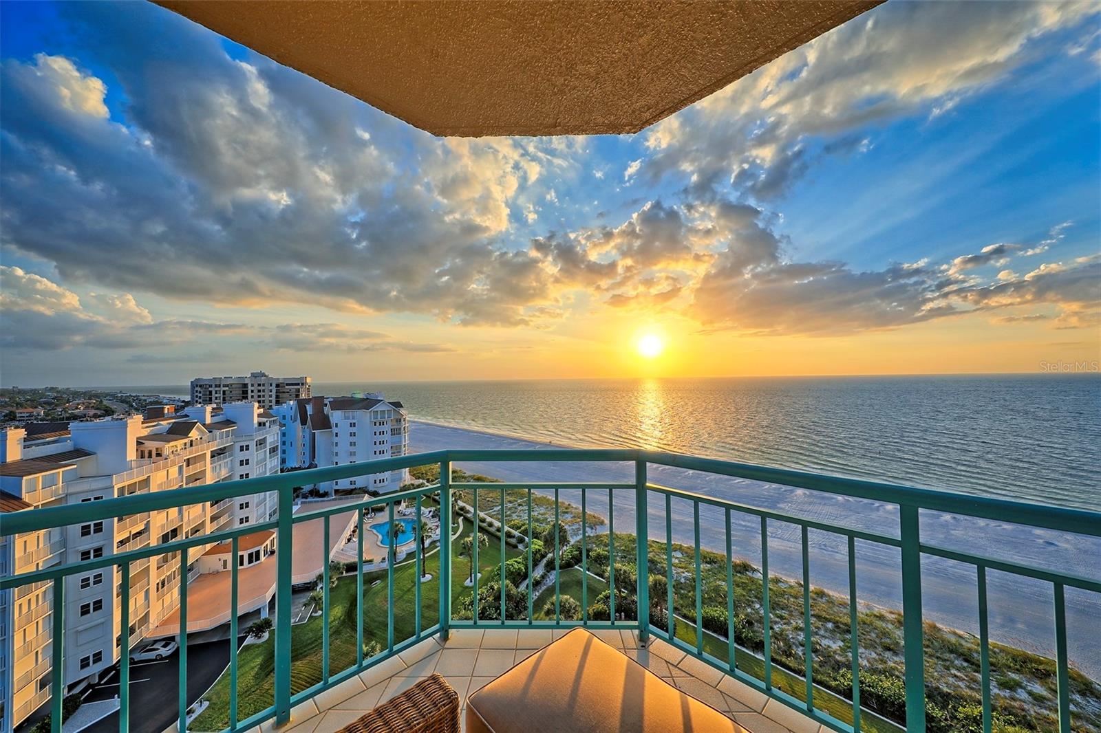 ULTIMAR THREE CONDO - Residential