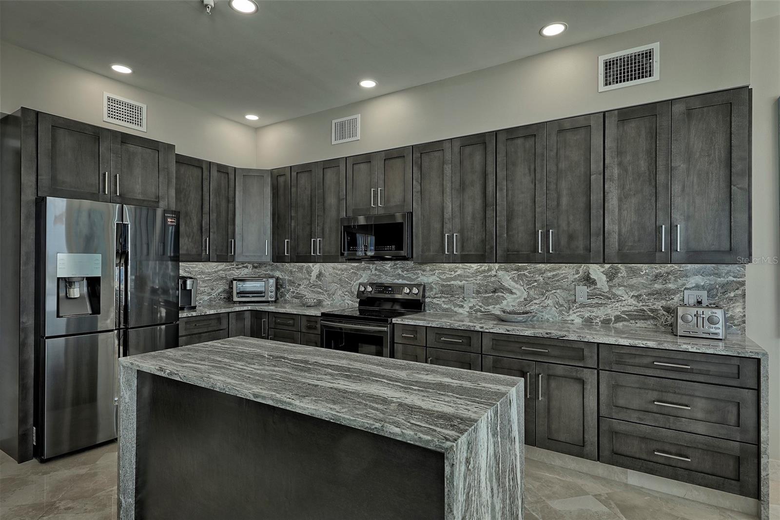 ULTIMAR THREE CONDO - Residential