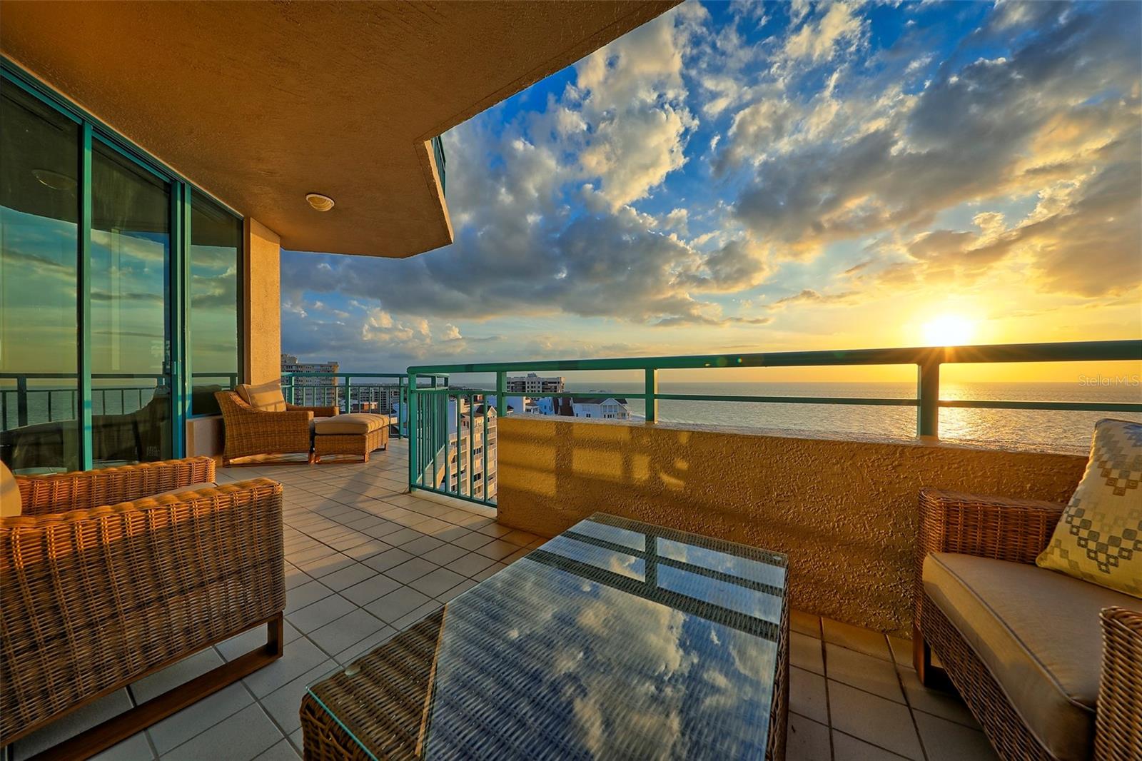 ULTIMAR THREE CONDO - Residential