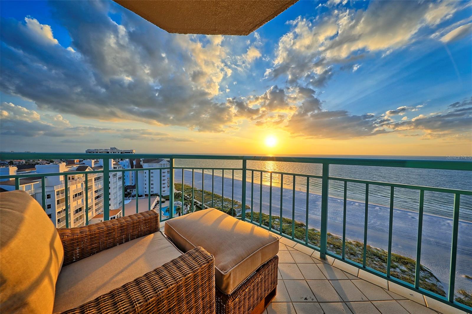 ULTIMAR THREE CONDO - Residential