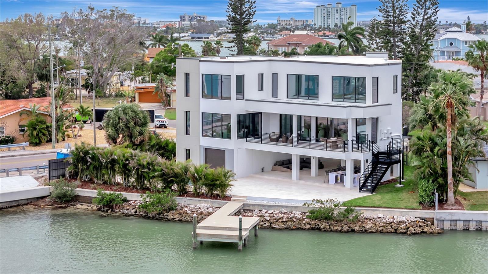 PASADENA ISLE - Residential
